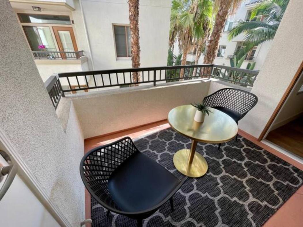 Penthouse One Bedroom Garden View Condo By Ucla Los Angeles Exterior photo